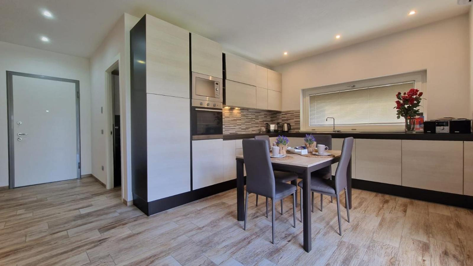 Casa Lina Tirano Apartment ภายนอก รูปภาพ
